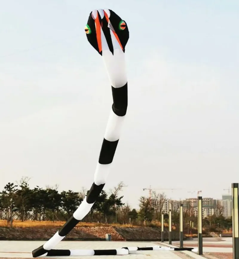Inflatable Snake Kite - Large 60m Soft Kite with Nylon Ripstop, Alien Design, and Octopus Tail - Perfect for Outdoor Fun and Adventure